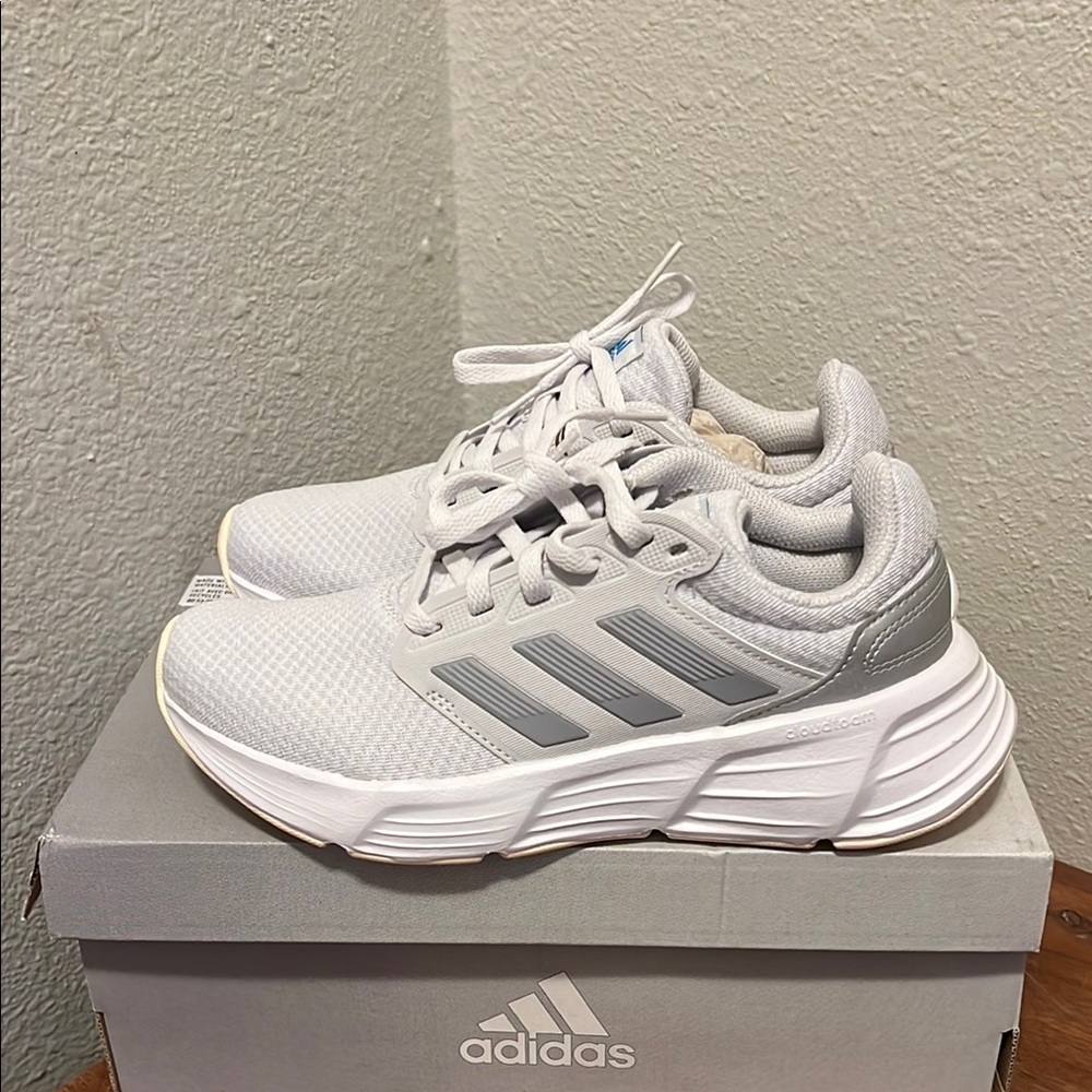 Adidas Galaxy 6 Women's‎ Size 6.5 White & Gray Brand New in Box!!